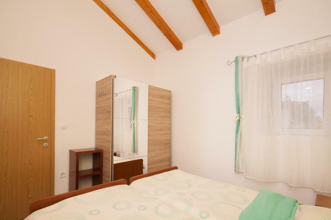 Miramare Apartment Pomer Luaran gambar