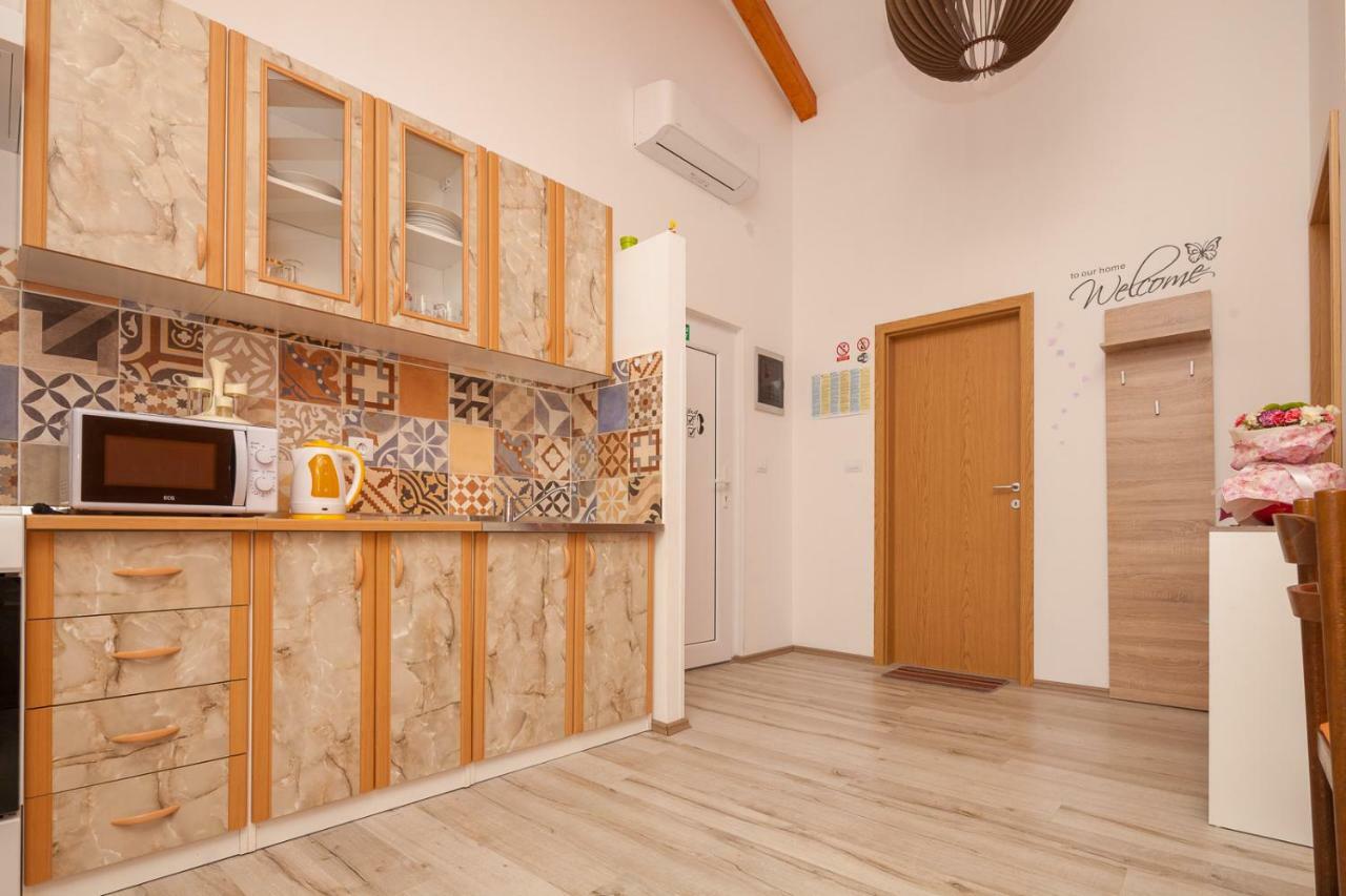 Miramare Apartment Pomer Luaran gambar